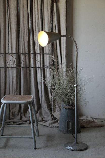 工業系インダストリアルフロアスタンド イギリスアンティーク照明