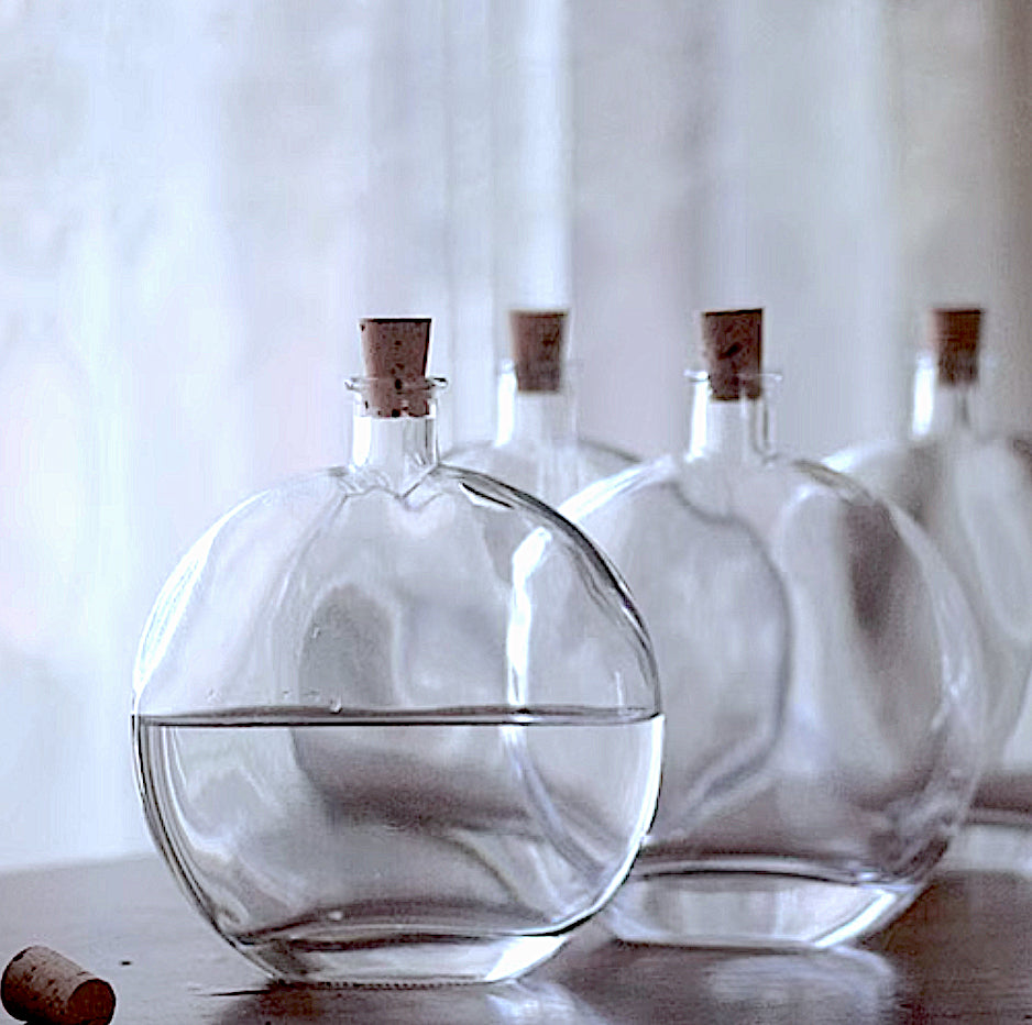 ゆらぎガラスのコルク栓ボトル – acacia