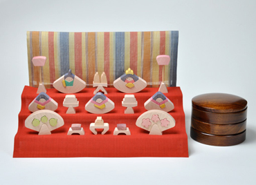 小黒三郎 組み木 ひな人形 円びな三段飾り（小）（普通垂幕） 木の