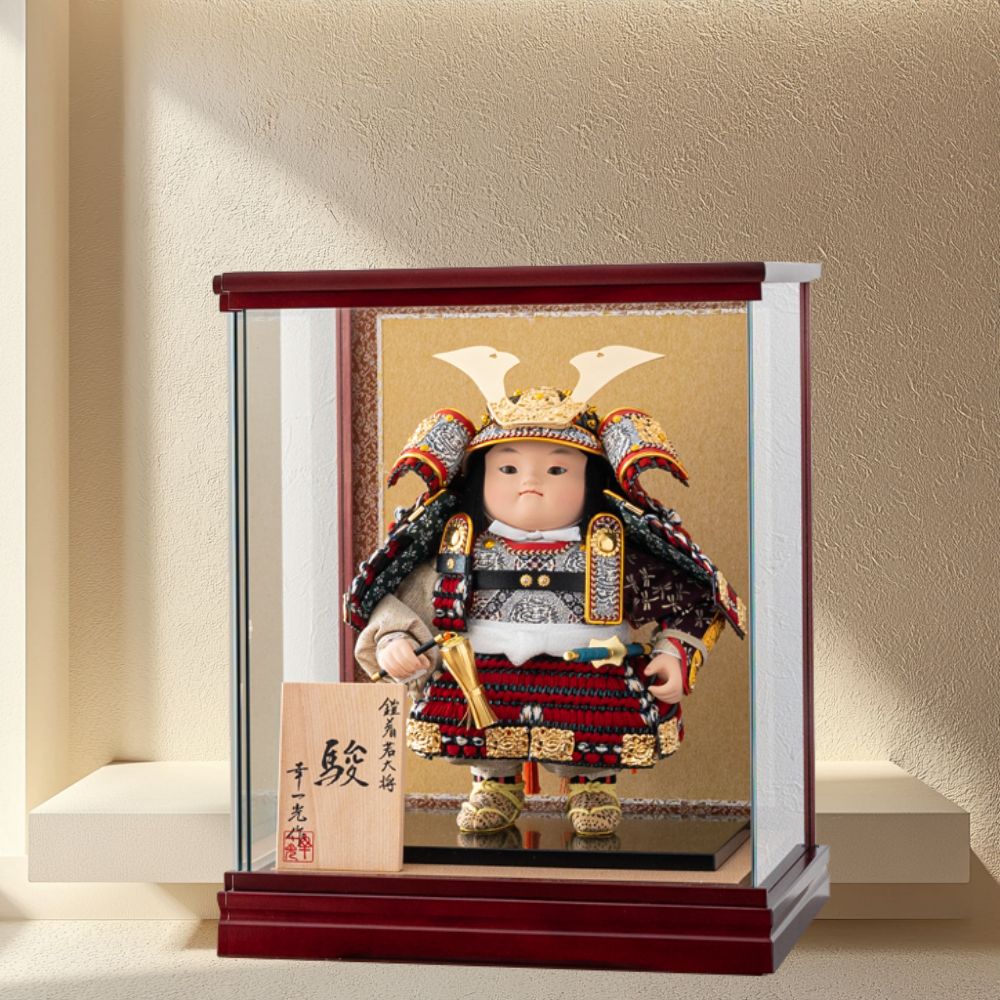 横幅30.5cm｜ケース入り 子供大将飾り 駿｜ 五月人形 ｜価格 ｜ガラス