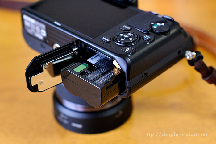 ニコンのミラーレス一眼カメラ、「Nikon 1 V1」の電池「EN-EL15」を