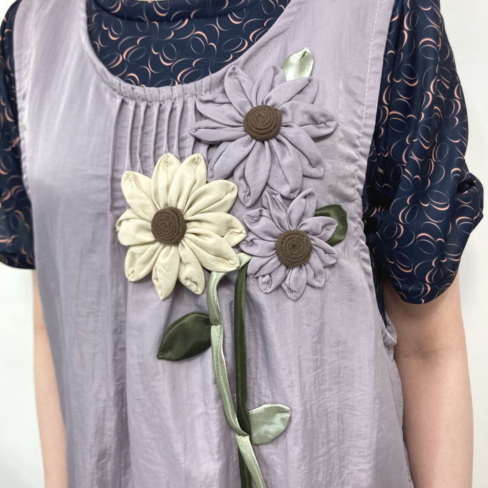 お花飾り 撥水エプロン 後ろボタン ペルルドゥー｜種類豊富なかわいい