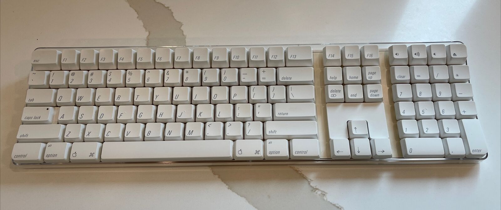 Apple Keyboard A1016 M9270LL/A (2003)