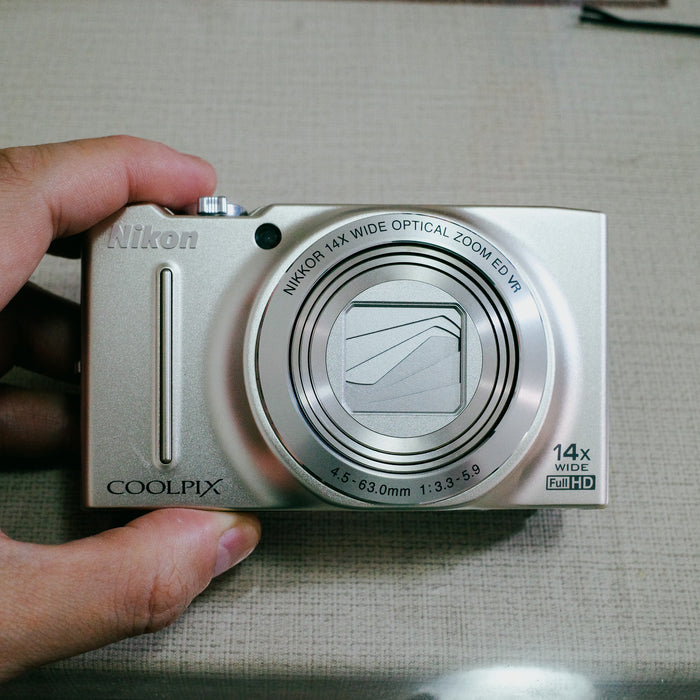 USED) NIKON Coolpix S8200 Digicam - Silver - Like New - 20020171