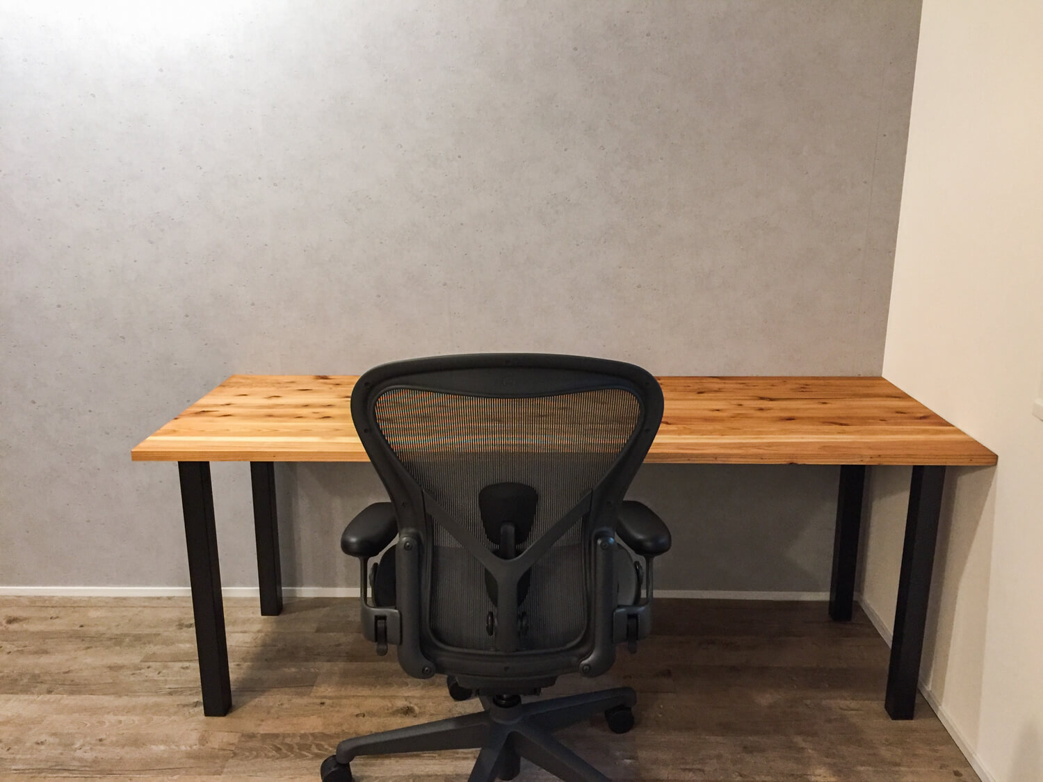 簡単DIY】杉の集成材を使ったデスクを自作する | 99% DIY -DIYブログ-