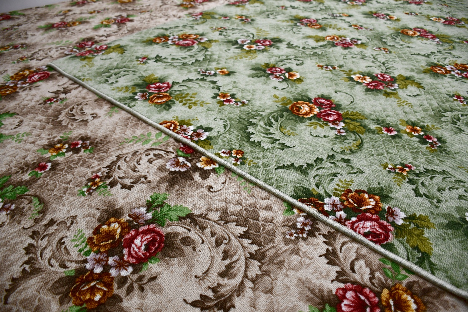 カーペット 3畳 ラグ 撥水 はっ水 絨毯 じゅうたん 花柄 ロココ調 英国