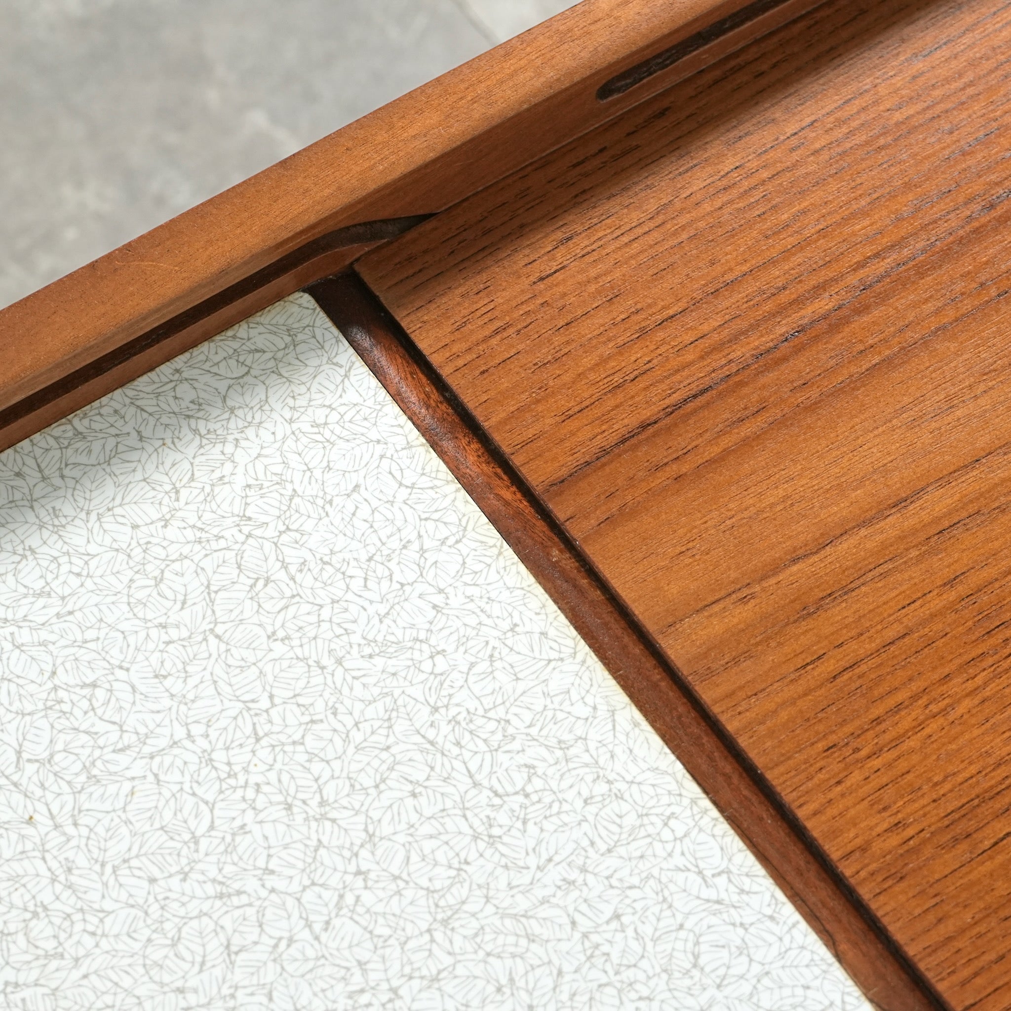 Remploy】ヴィンテージ ローテーブル – TIME HYPE