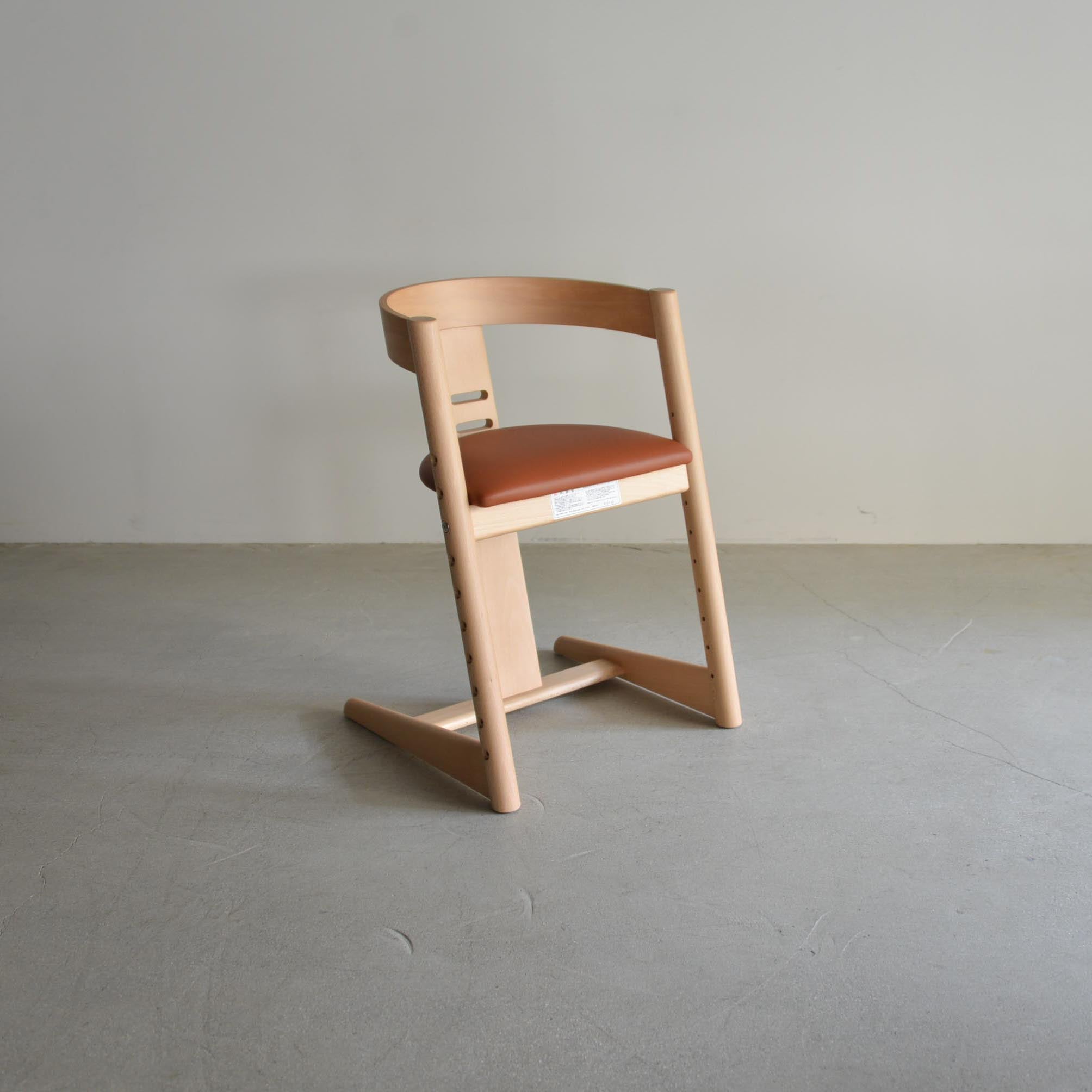 世代を越えて座り継ぐ、ひとつの椅子｜プレディクトチェア – 十二十家具