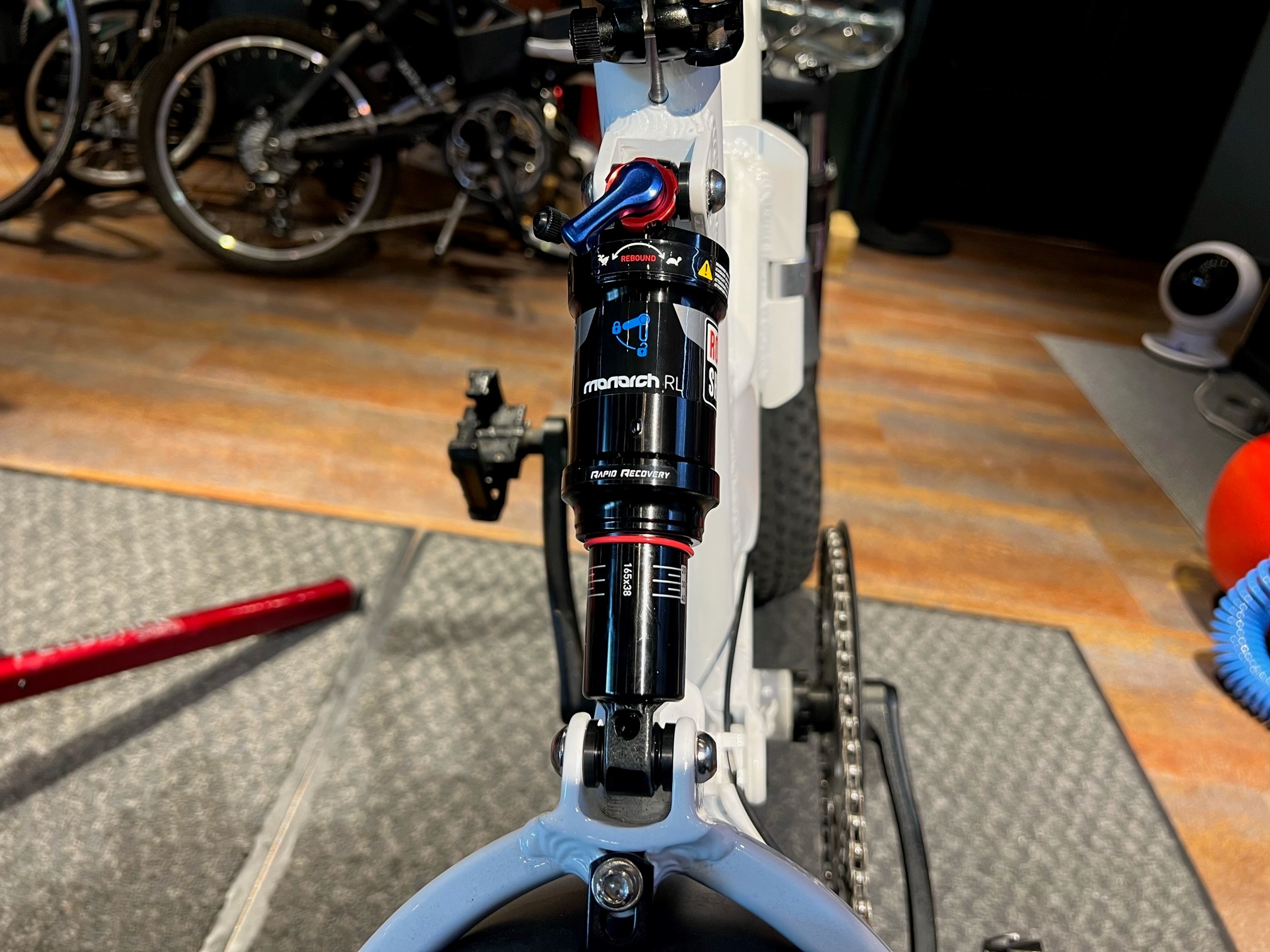 別格の快適性！MATE X リアサスペンションカスタム！！ | トイ