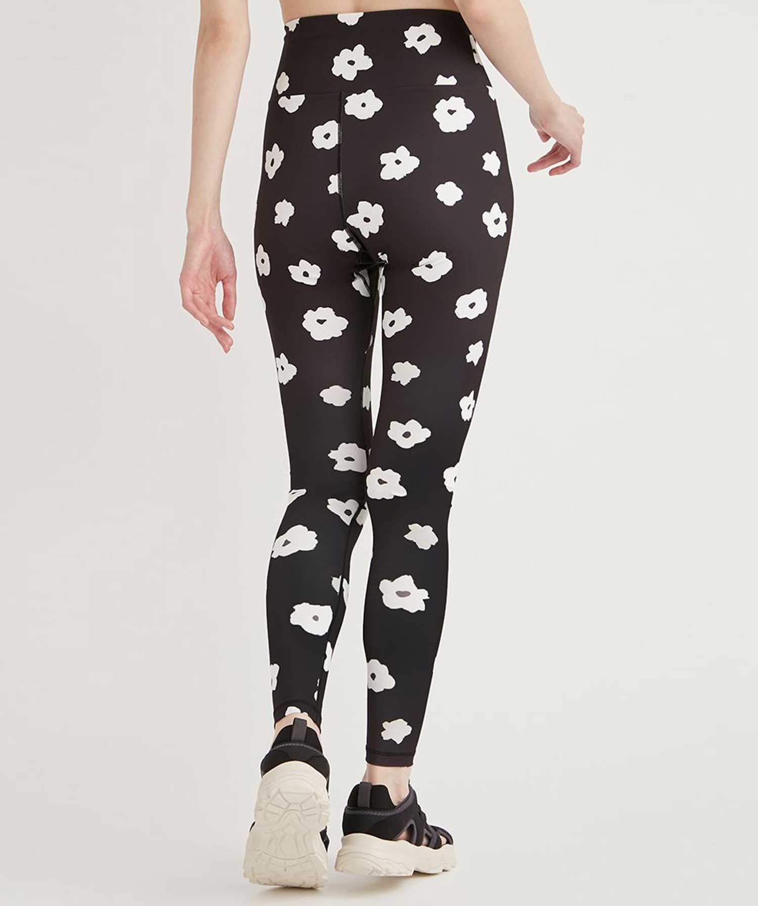 楽天市場】＼エントリーでP5倍／エミ ヨガウェア emmi WELLNESS