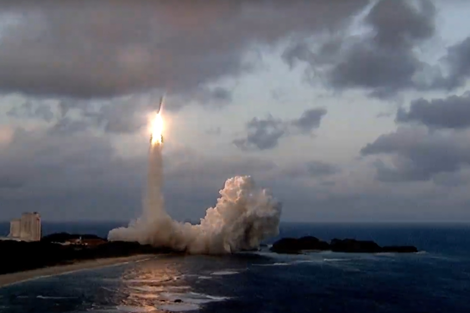 みち 報告] みちびき7号機の機体公開｜イベント情報｜みちびき（準天頂衛星