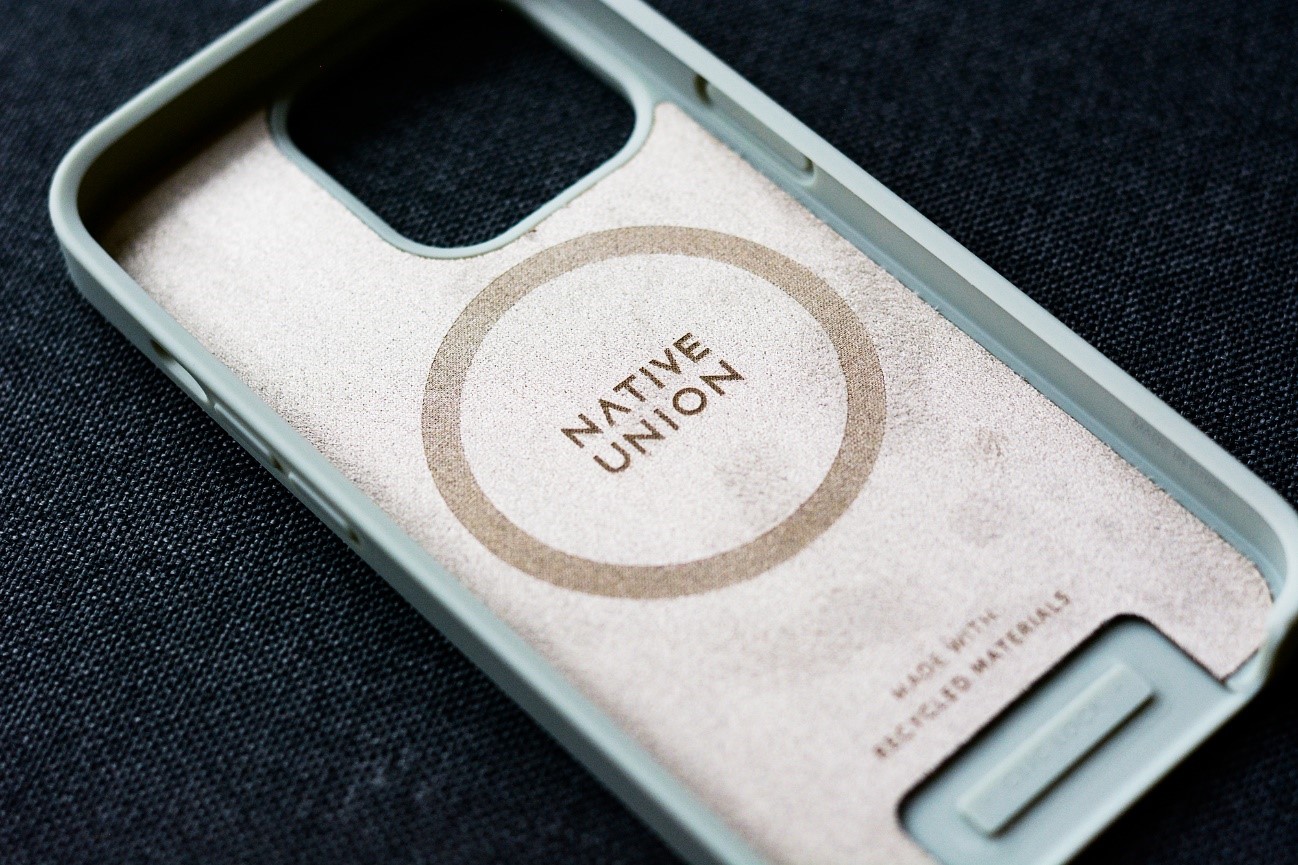 NativeUnion_iPhone13 | アウトドア・キャンプ用品の通販 UNBY ONLINE