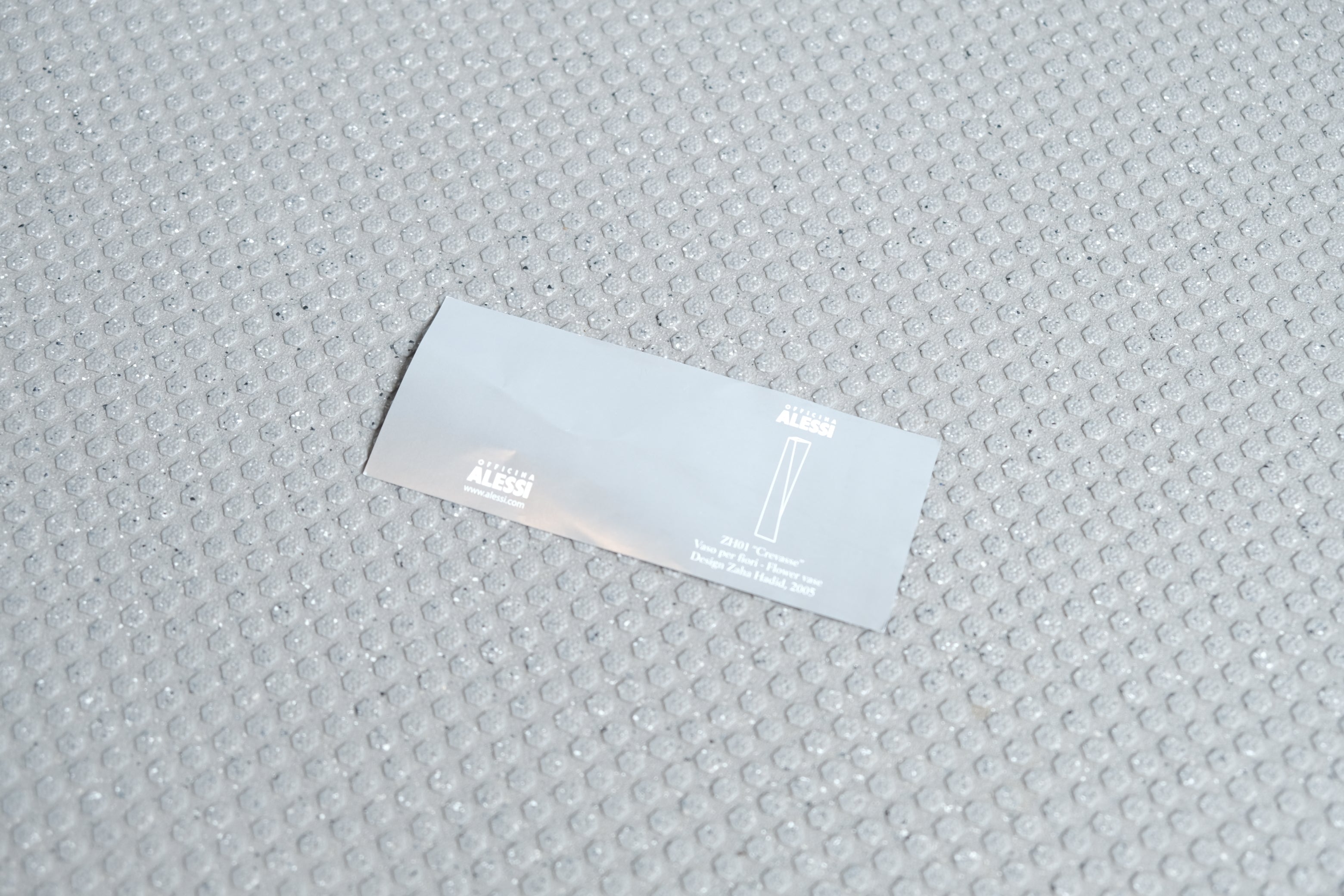 未来を活けるアート】ザハ・ハディッド フラワーベース “CREVASSE