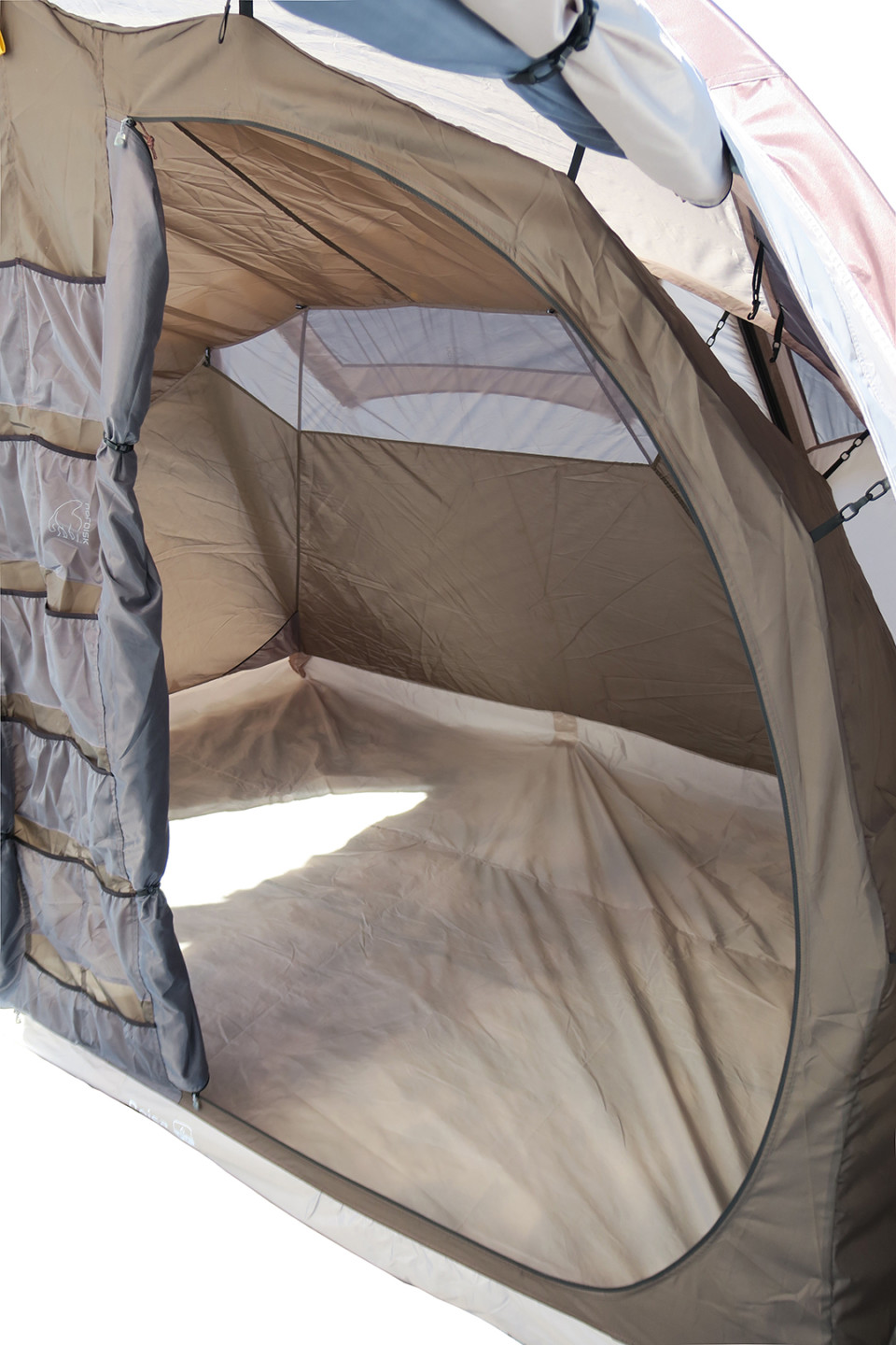 ライトグレーの限定レイサが、3月発売。日本仕様のディテールアレンジ