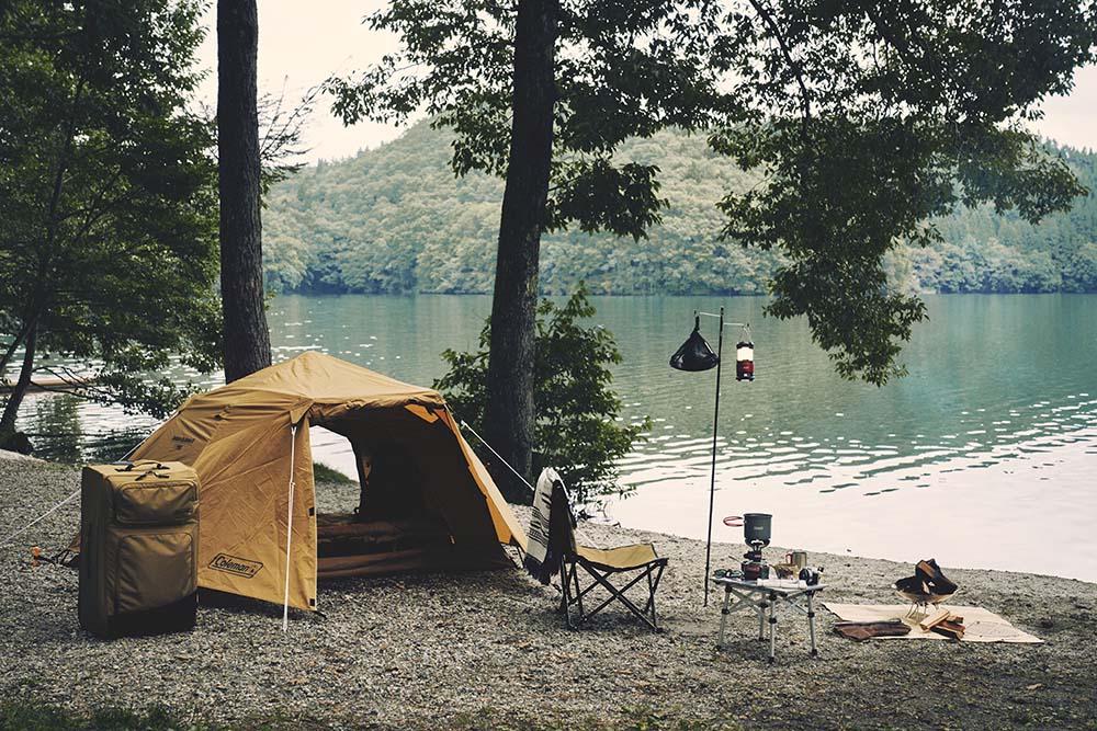 コールマンから必携ギアをキャリーケースに詰め込んだお得なソロ