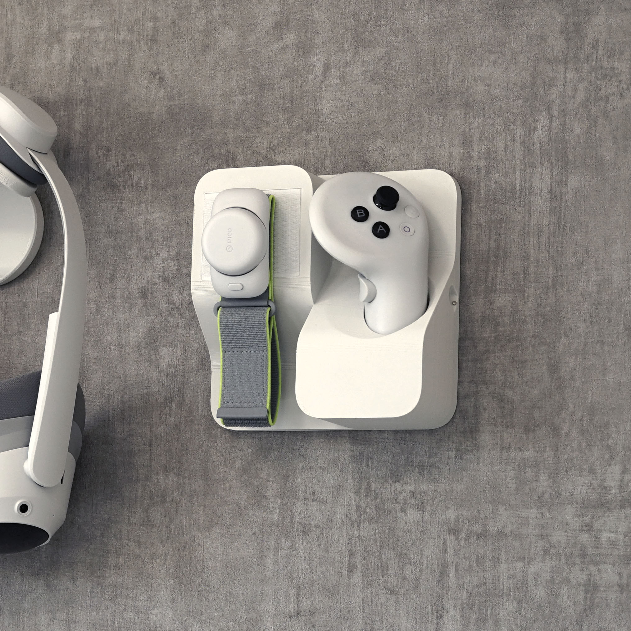 VRホルダー｜for PICO4 Ultra – WIRE DESIGN