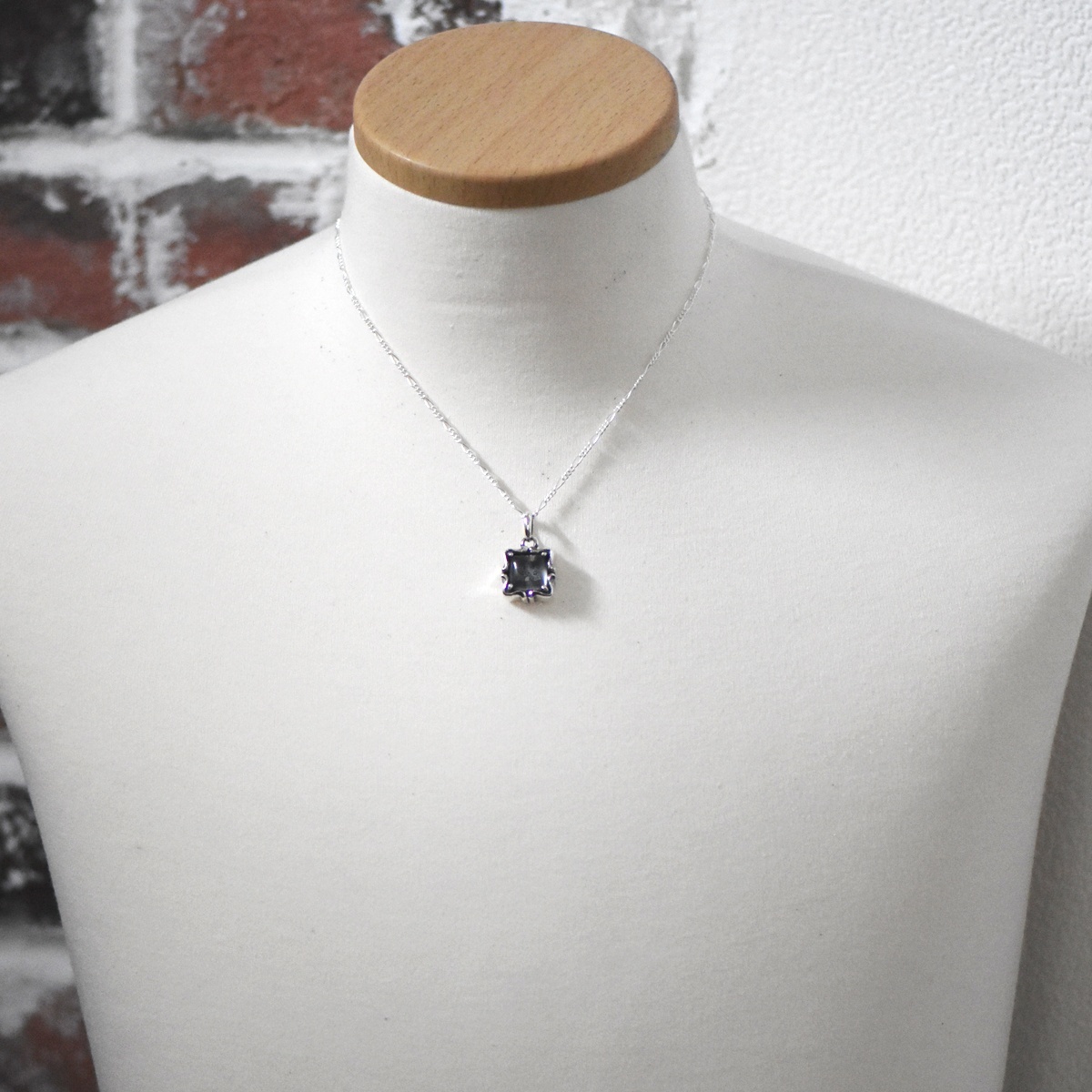 スノーフレーク 雪の結晶 オニキス 水晶 シルバー925 ペンダント