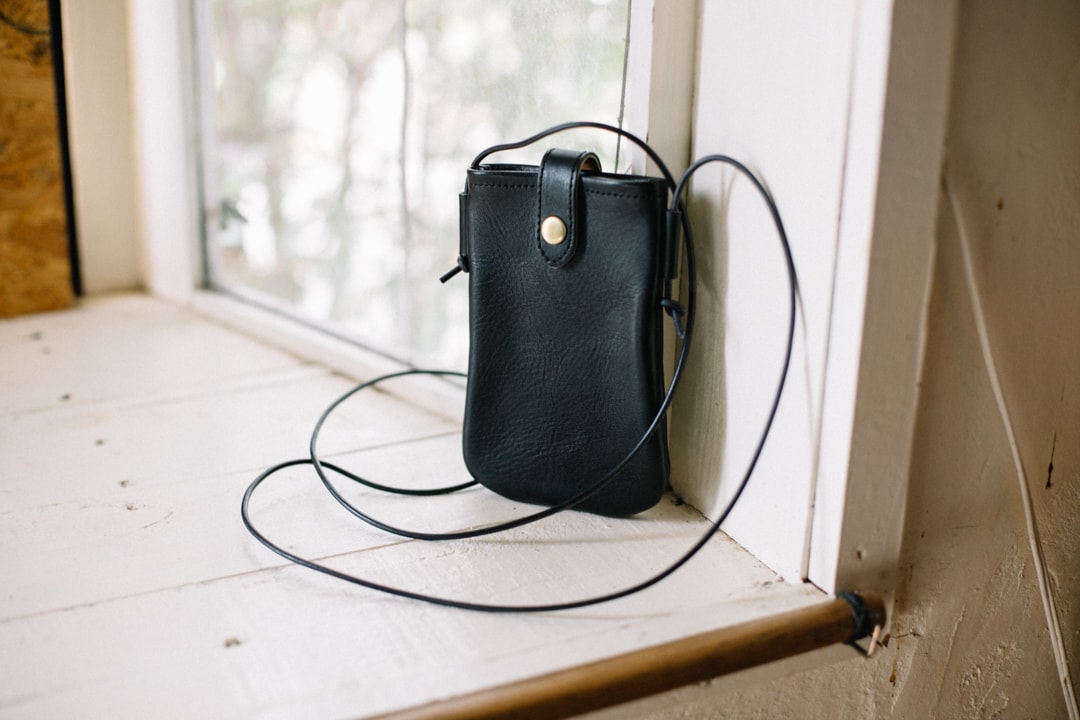 シンプルなスマホポーチ | ハンドメイド革小物のDuram Online Shop