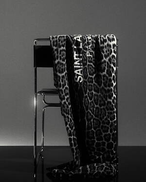 サンローラン初のライフスタイルカテゴリー誕生、黒のバカラグラスや