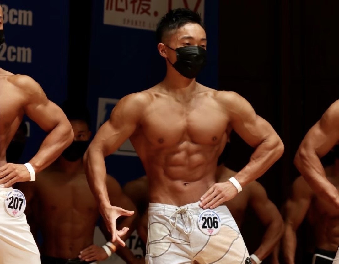 大会当日、ステージ直前のパンプアップ - 豊橋市佐藤町 パーソナルジム