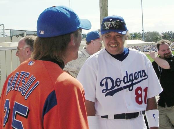 メッツの松井稼頭央内野手（左）と再会し、…：プロ野球 キャンプ今昔