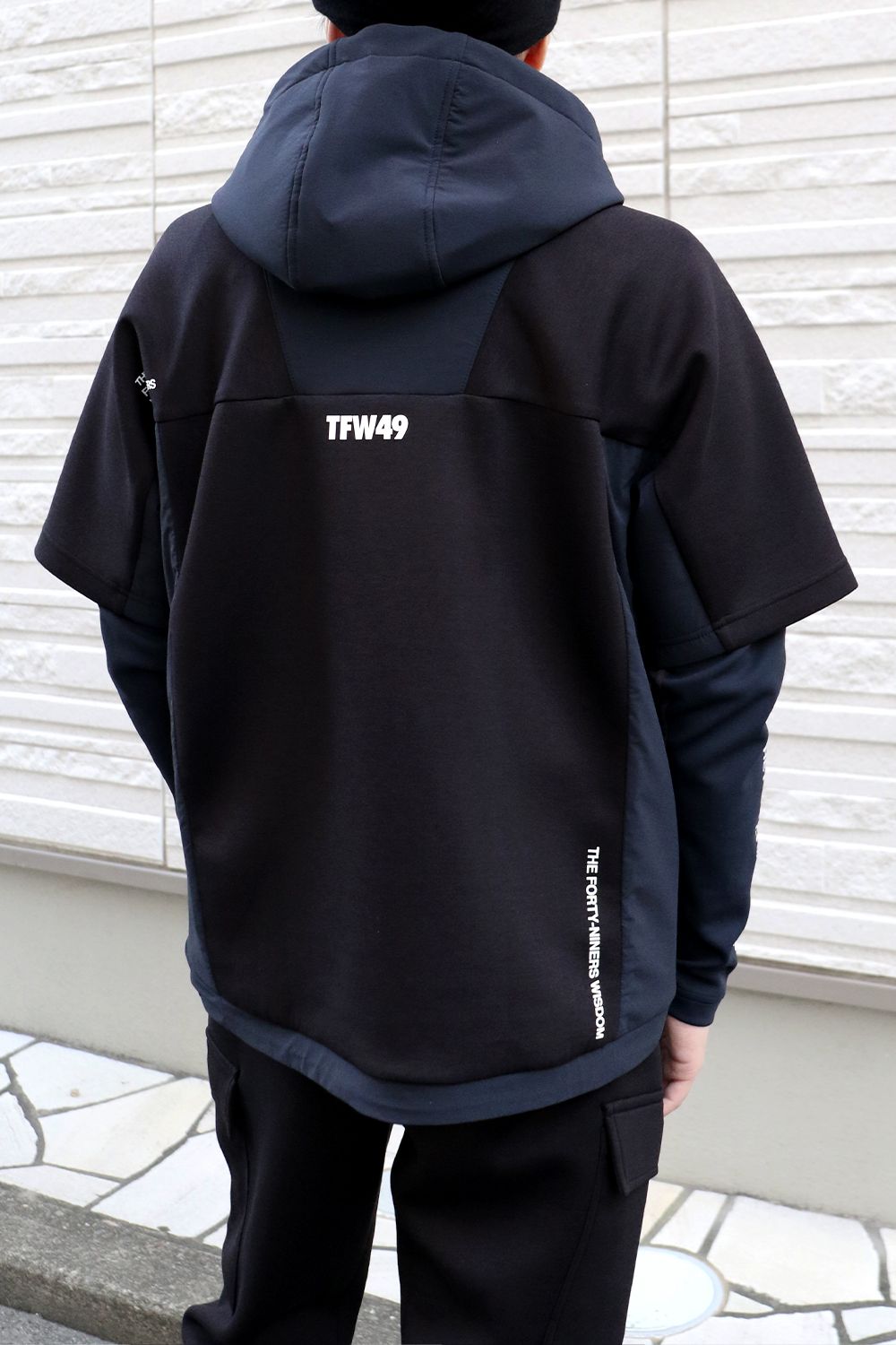 TFW49 - CARDBOARD MATERIAL SHORT SLEEVE HOODIE / カードボード