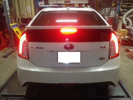 ☆30プリウスのブレーキ全灯化＆ヘッドライト磨き☆ | スタッフ日記