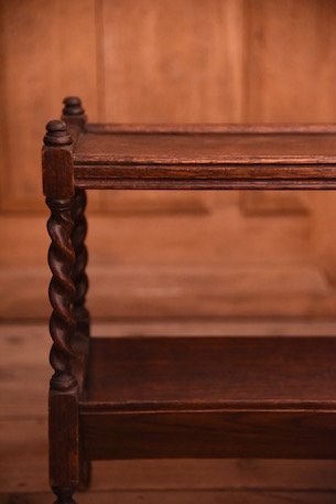 装飾が美しいブックスタンド