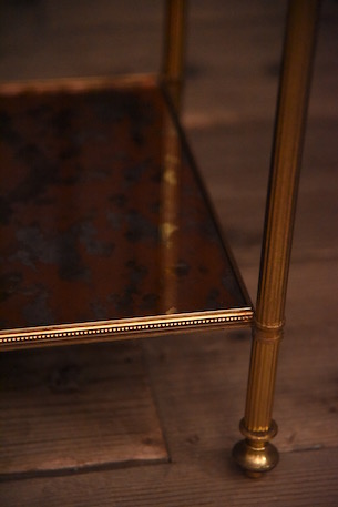 上品な装飾のブラスガラストップサイドテーブル 3段