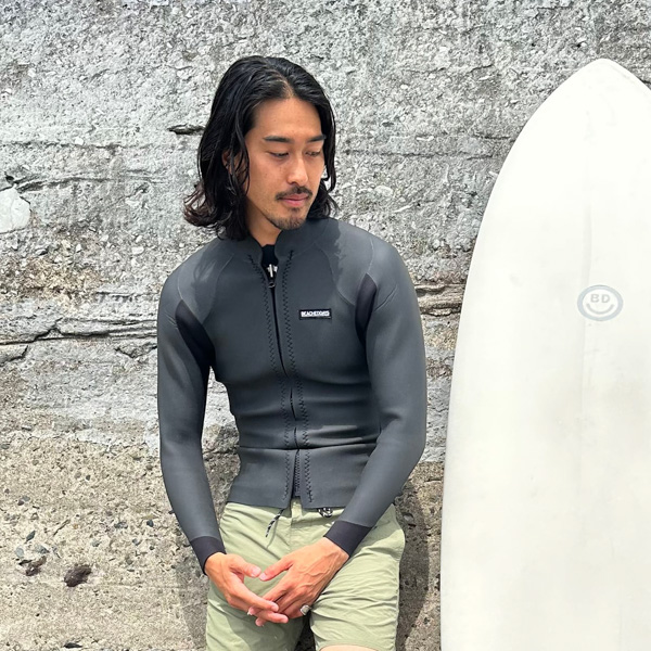 BEACHED DAYS ビーチドデイズ / ロゴパッチ 2mm スキンジャケット