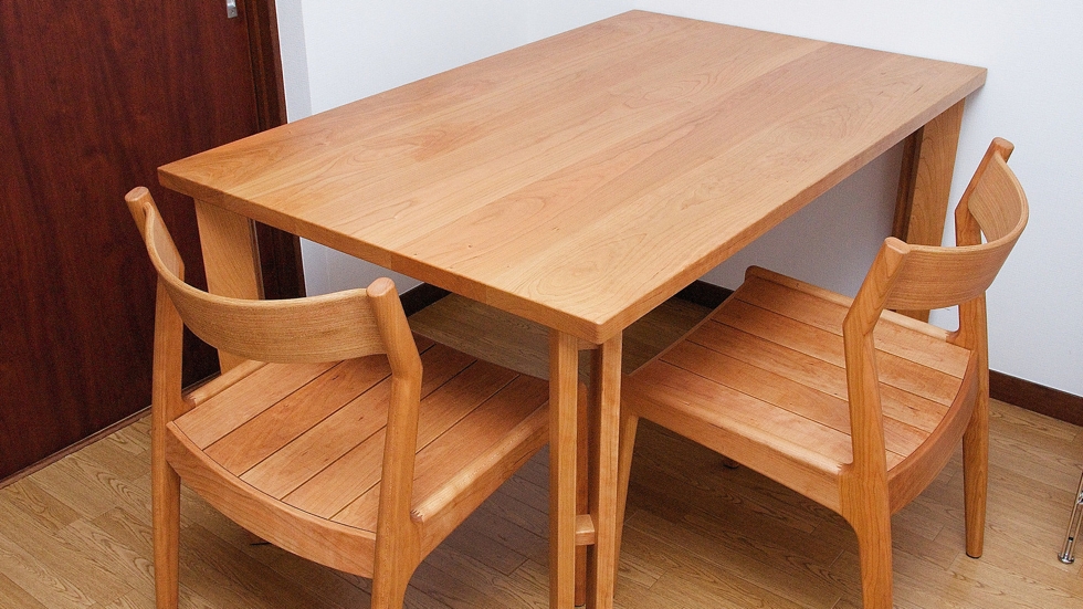 No.2524】無垢材テーブル、今ならクルミかチェリーがオススメ | 無垢材