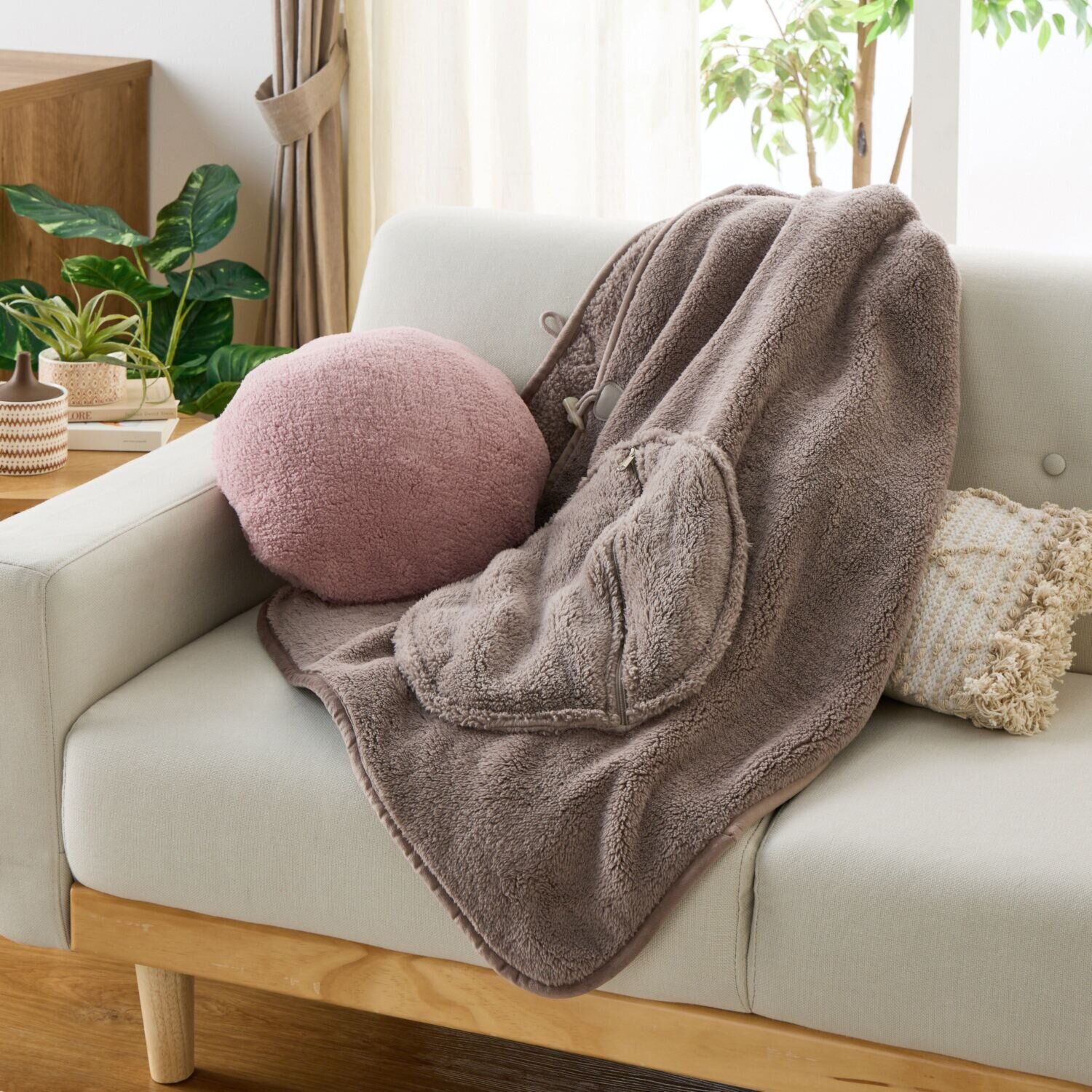 大津毛織 吸湿発熱ホットテックス マルチに使えて便利な クッション