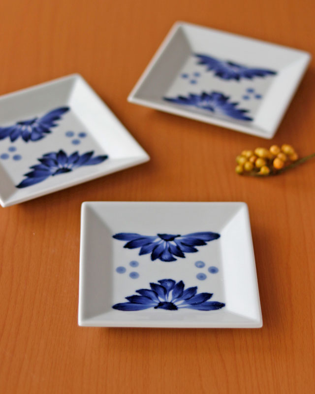 砥部焼の和食器 梅山窯の角皿 【砥部工房 からくさ】