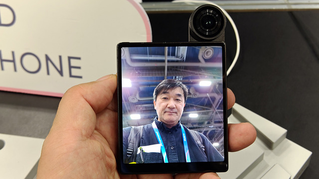 カード型からジンバル内蔵まで、CESで見つけた変態スマホ（スマホ沼