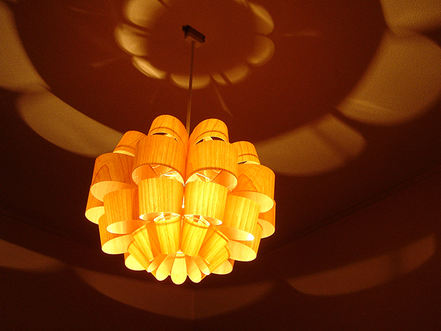 Botanist22照明作家・谷俊幸さん、癒しの灯りを生む木製ランプシェード