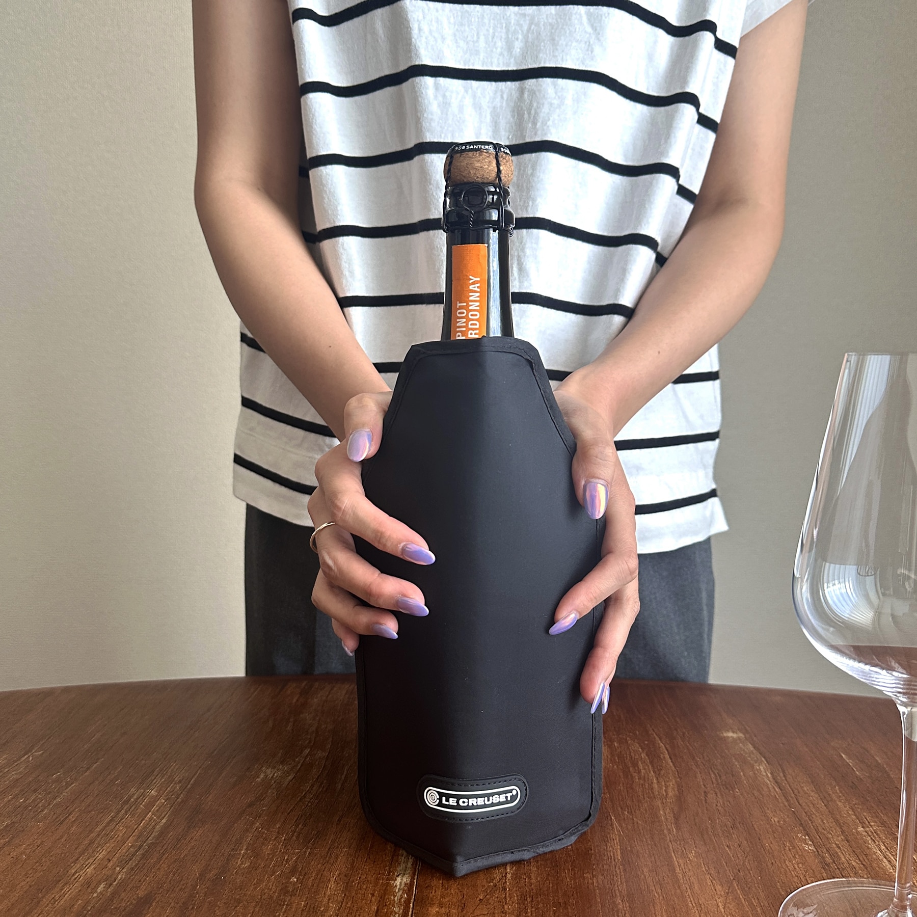 ボトルに被せる氷不要のワインクーラー ル・クルーゼ ブラック