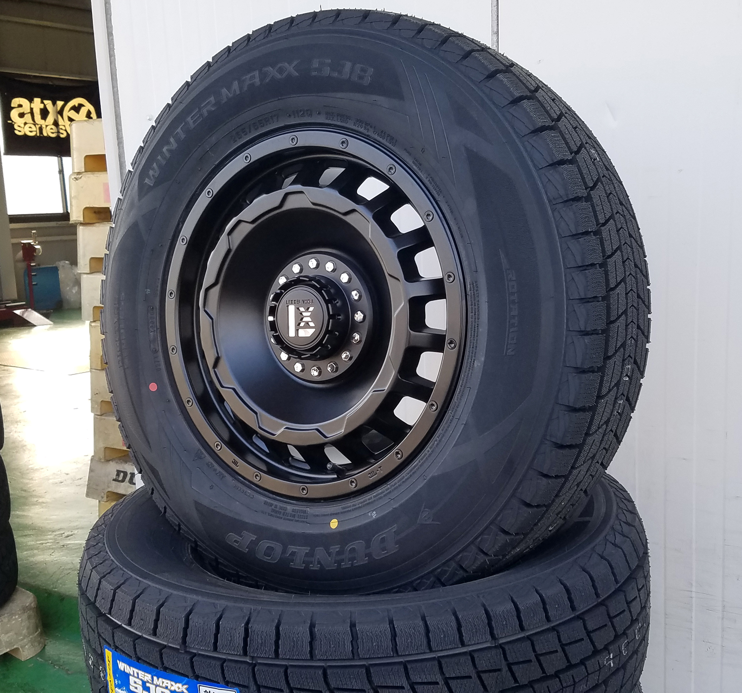 カローラクロス ヤリスクロス スタッドレスタイヤホイールセット 16