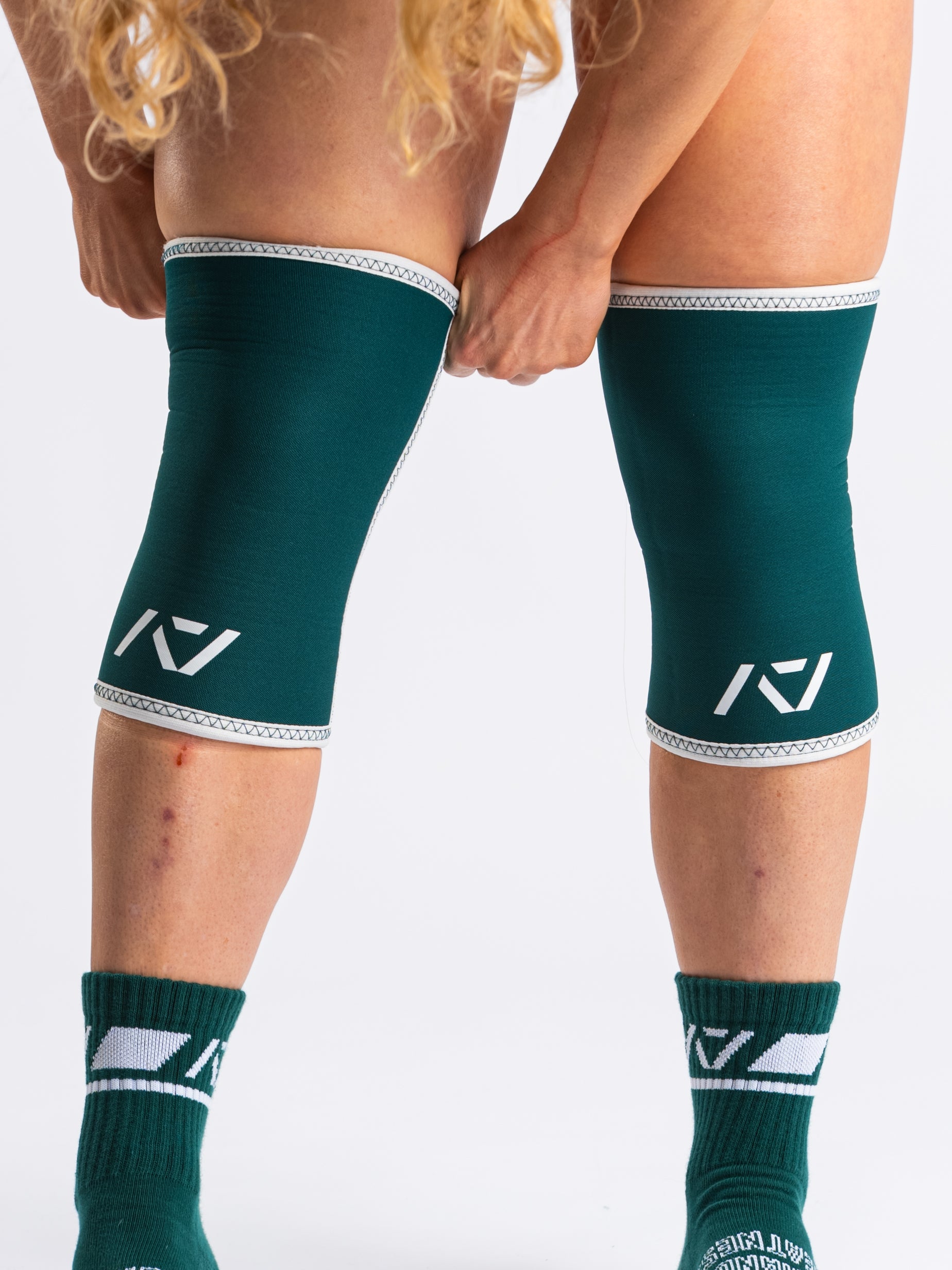 Hourglass Knee Sleeves - Emerald Forás - A7