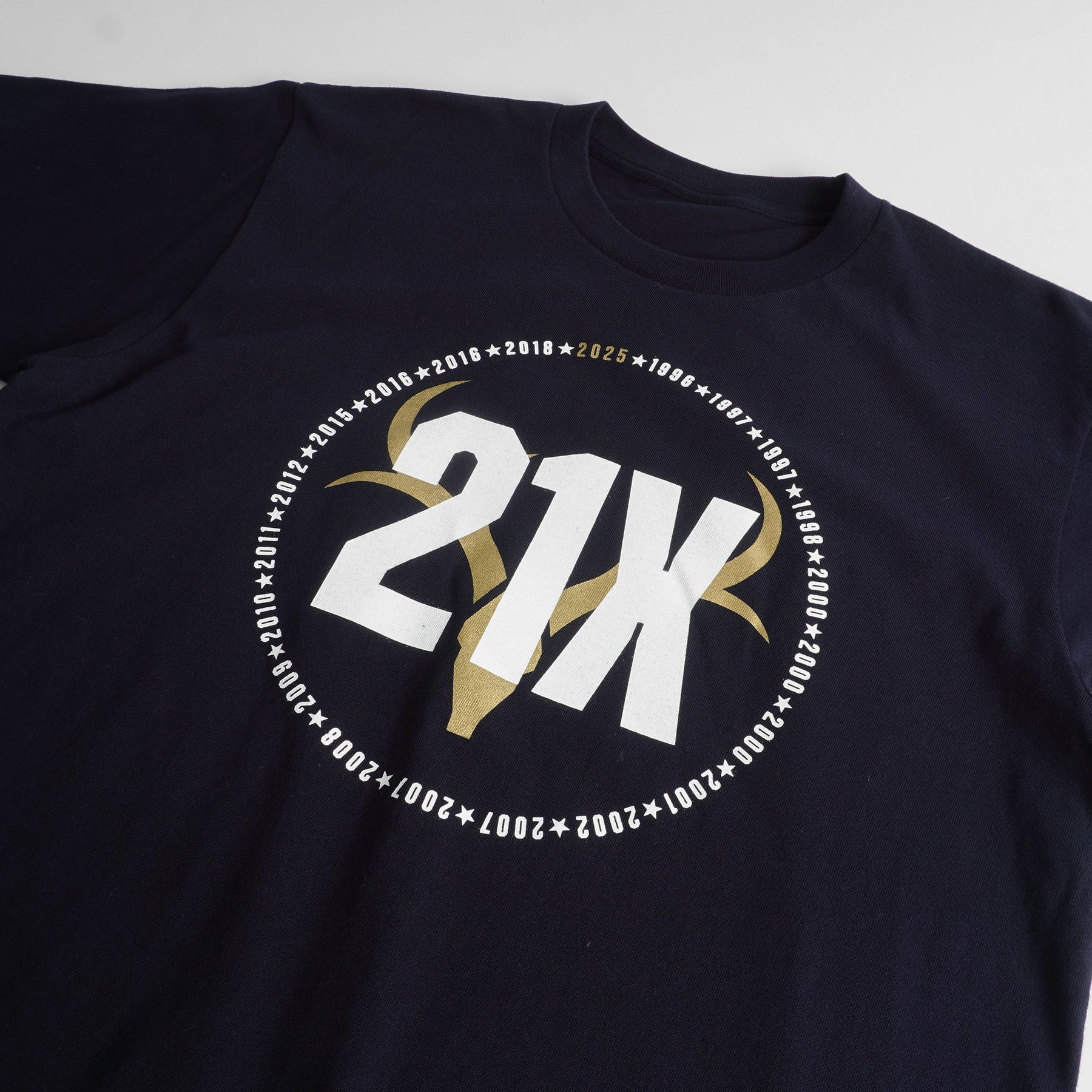 25J1リーグ優勝記念Tシャツ（21X）【予約】 – 鹿島アントラーズFC