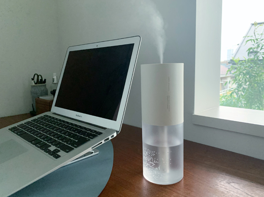 最大9時間、連続加湿！デスクの乾燥対策に「LUMENA/コードレス加湿器