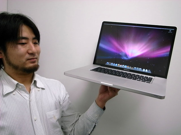 ASCII.jp：最強ノート・17インチMacBook Proを試す（前編） (1/4)