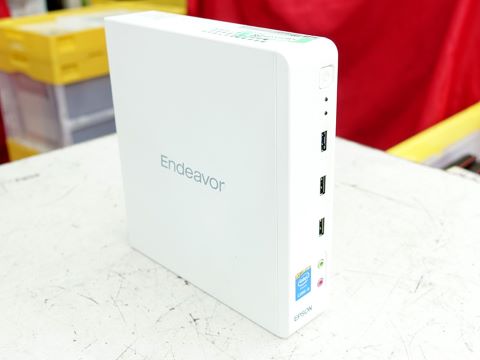 白いミニPC「Endeavor ST170E」が1万円！訳あり中古品セール （取材中