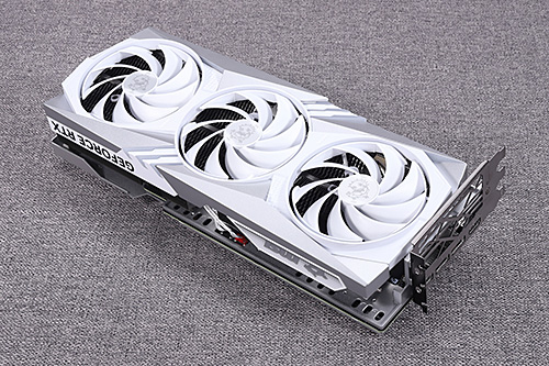 MSIから白いGeForce RTX 4070 Tiが登場！WQHDでバリバリ遊べる白い