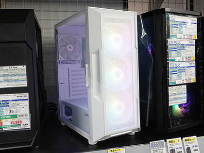 真っ白なZALMANのミドルタワー「i3 NEO WHITE」、TSUKUMOで展示
