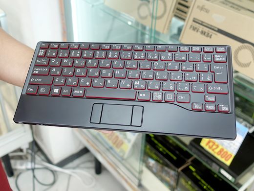富士通のタッチパッド付きBluetoothキーボード「FMV-NKB4」が3,000円