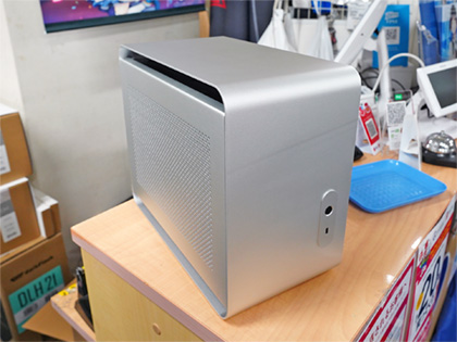 拡張性が高いMini-ITXケース「DA2 V2」にシルバーモデル、小型ながら