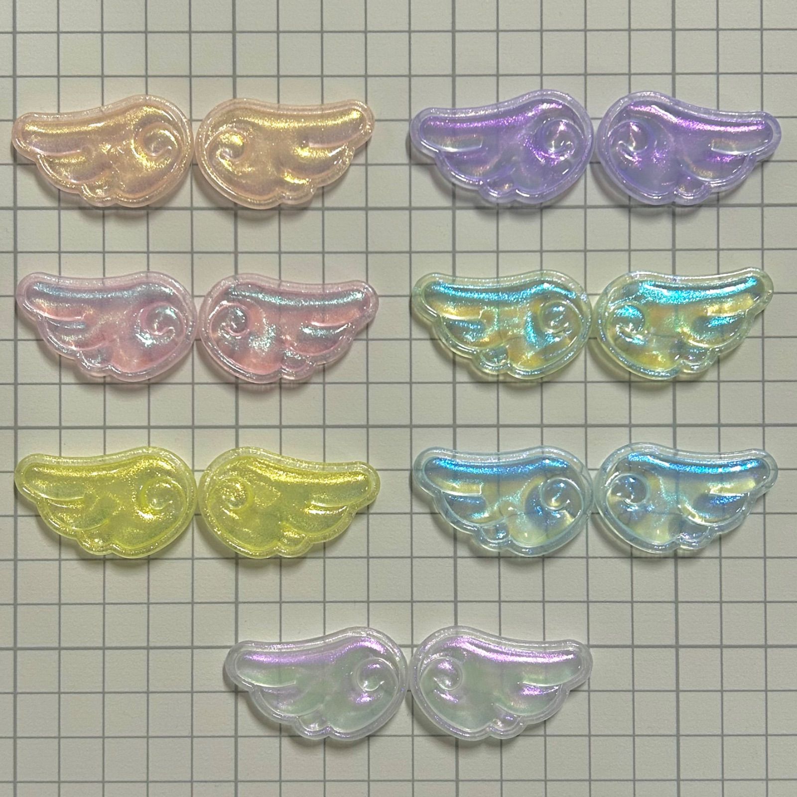 s081】1セット 7色入り 280円 キラキラ 羽 デコパーツ ホイップ