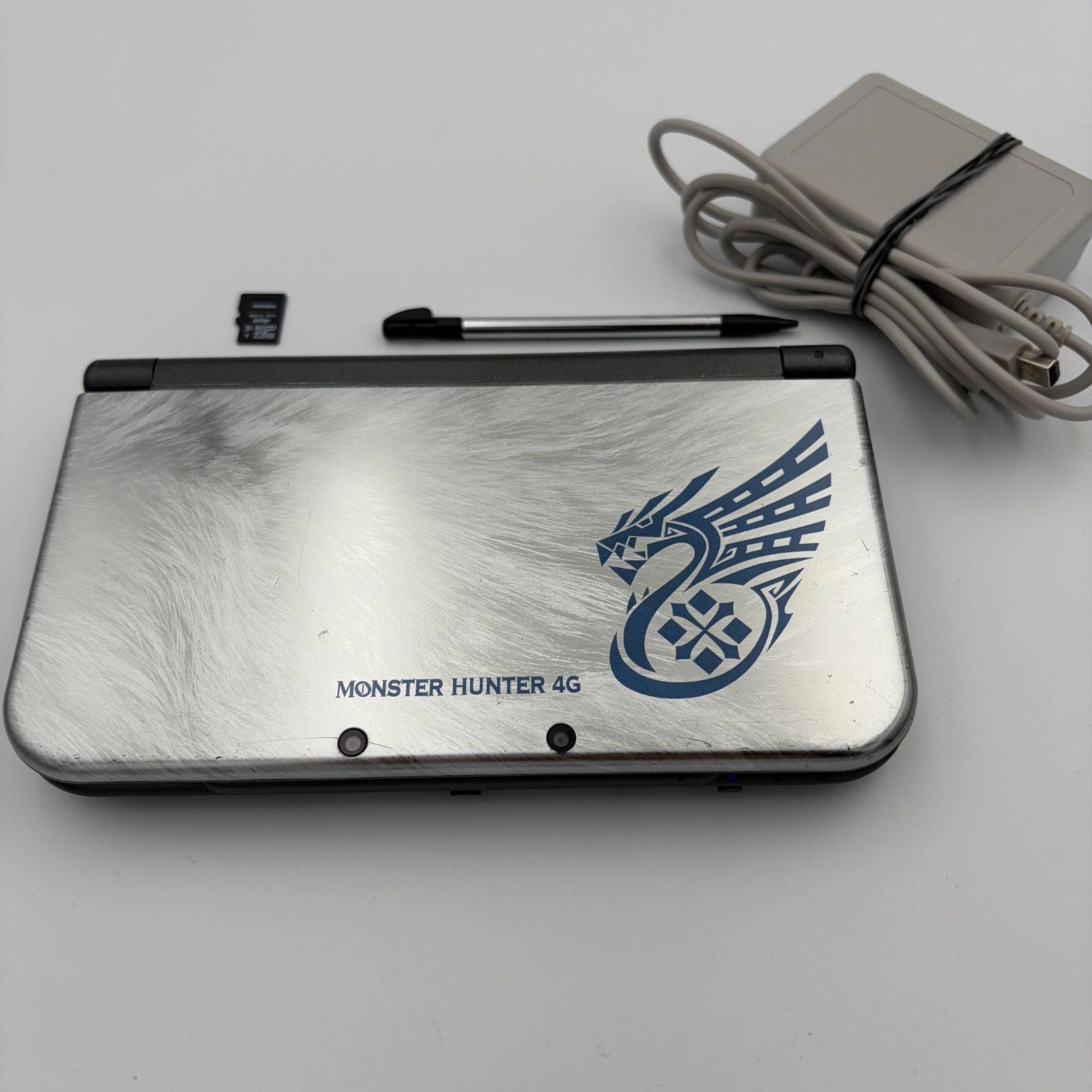Newニンテンドー3DS LL モンスターハンター4G スペシャルパック 本体
