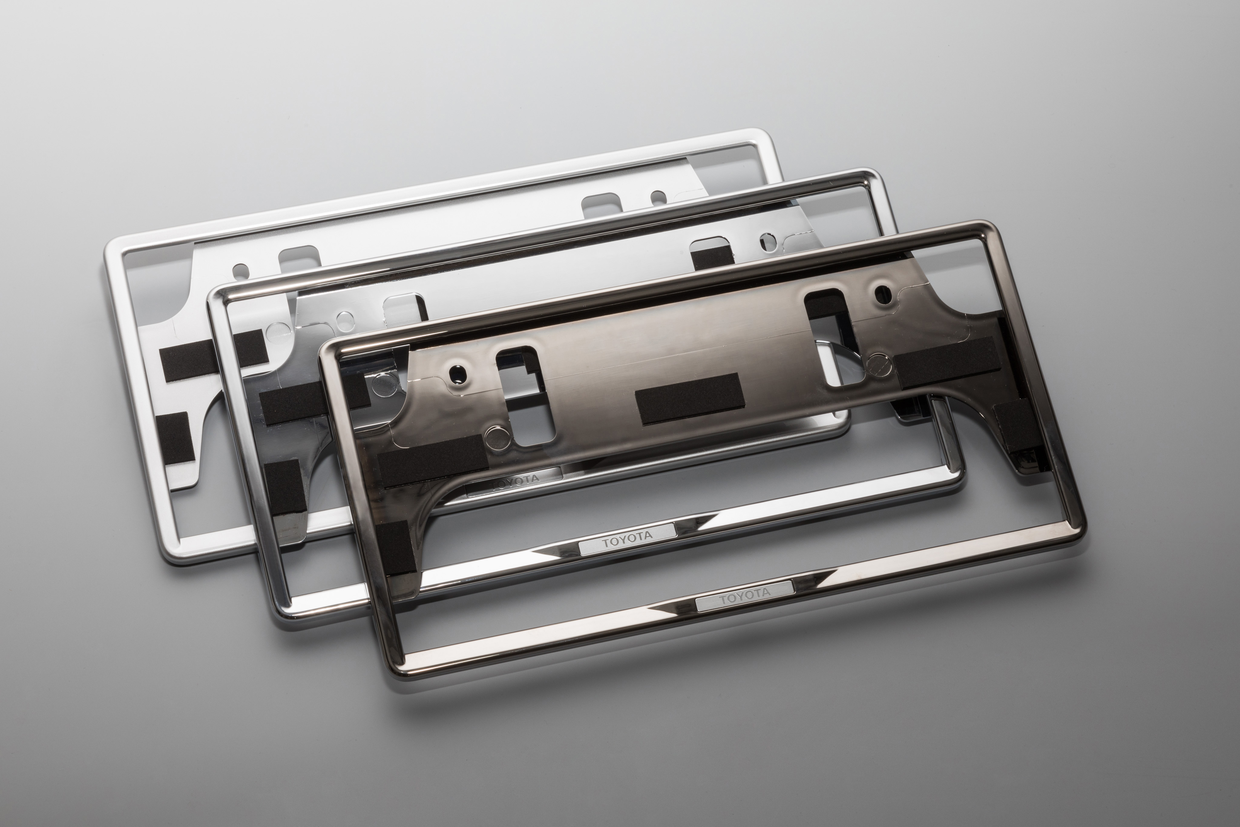 ナンバーフレーム マットブラック・ピアノブラック｜株式会社オートマジカ