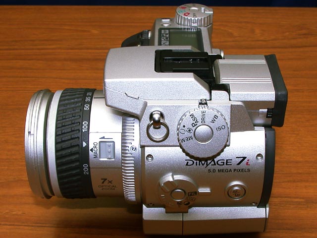 ミノルタ、秒7コマ連写が可能になった「DiMAGE 7i」